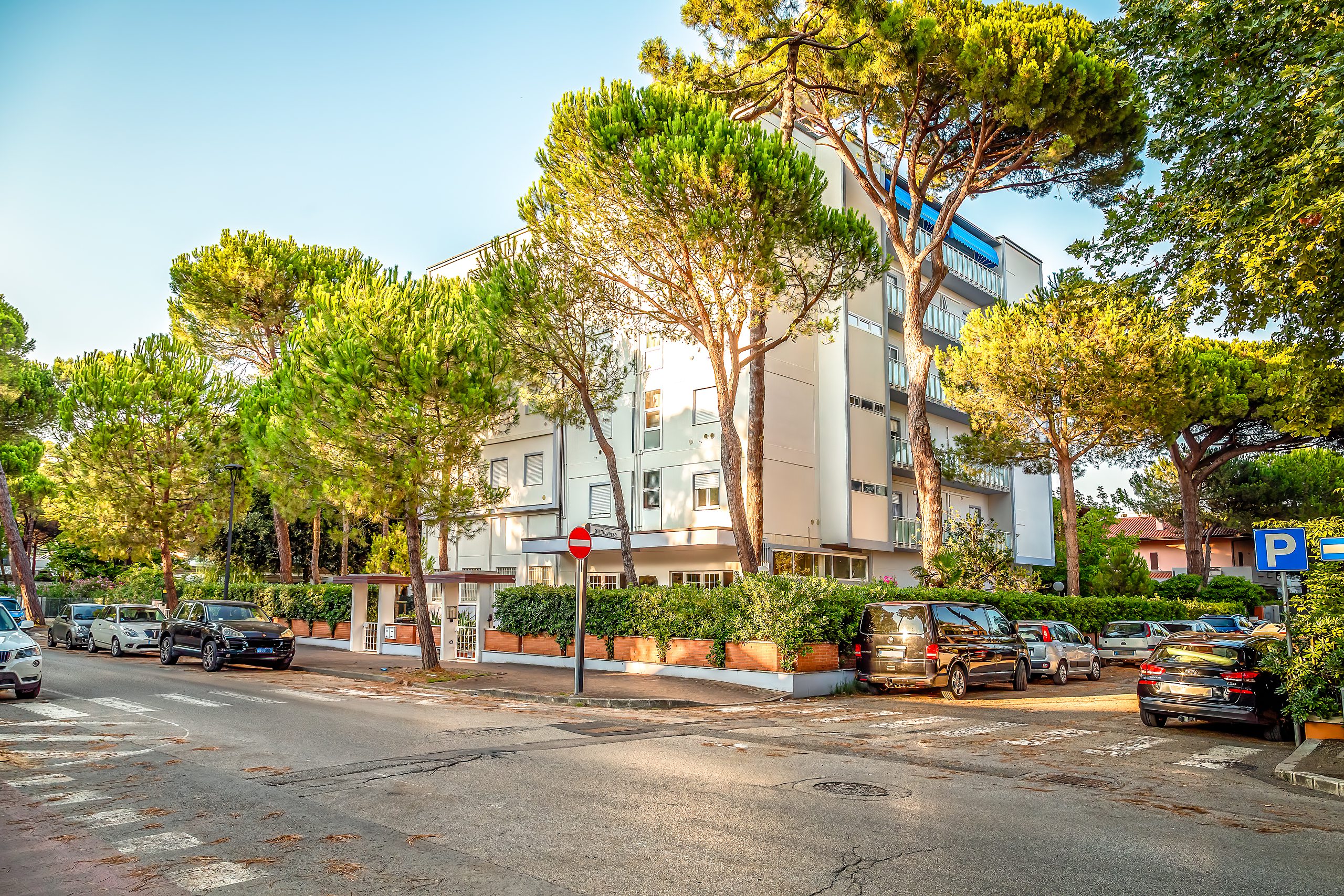 Il condominio visto da Viale Matteotti a Milano Marittima
