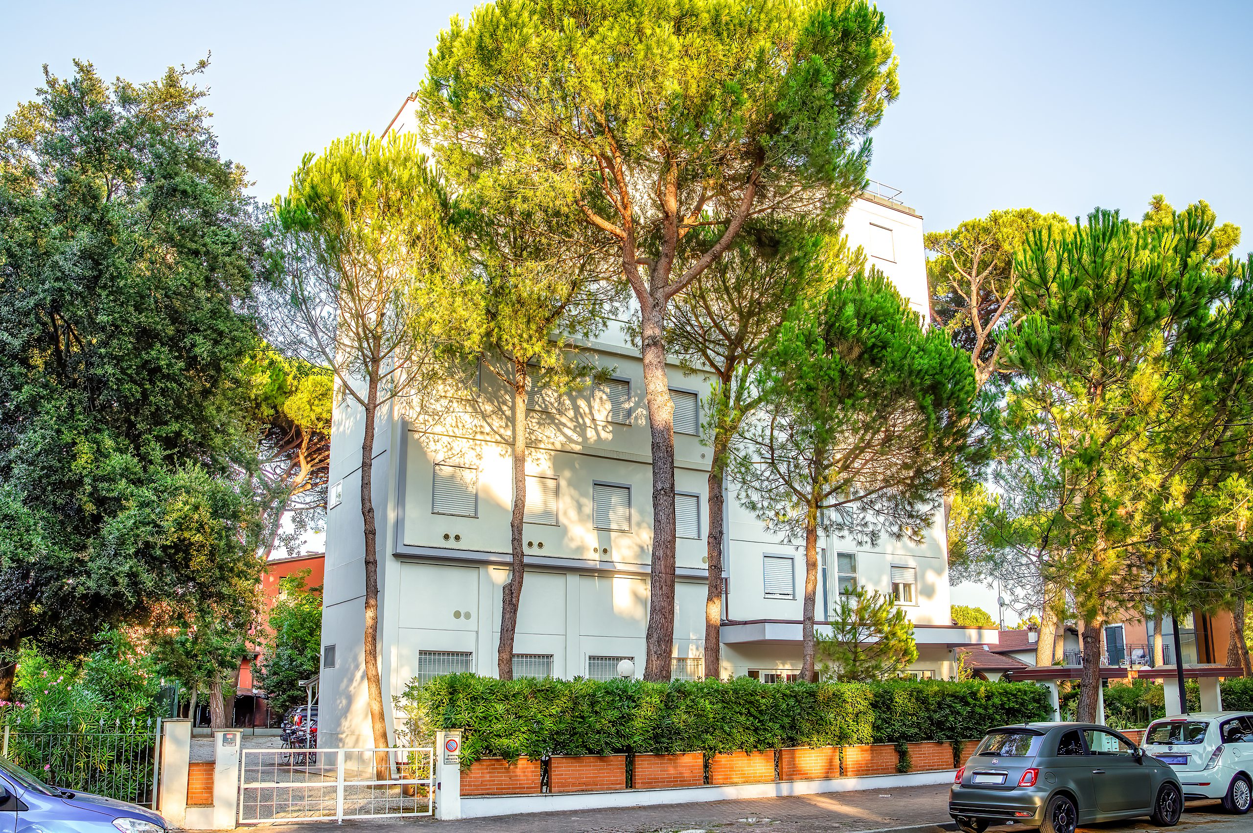 Vista esterna del condominio a Milano Marittima